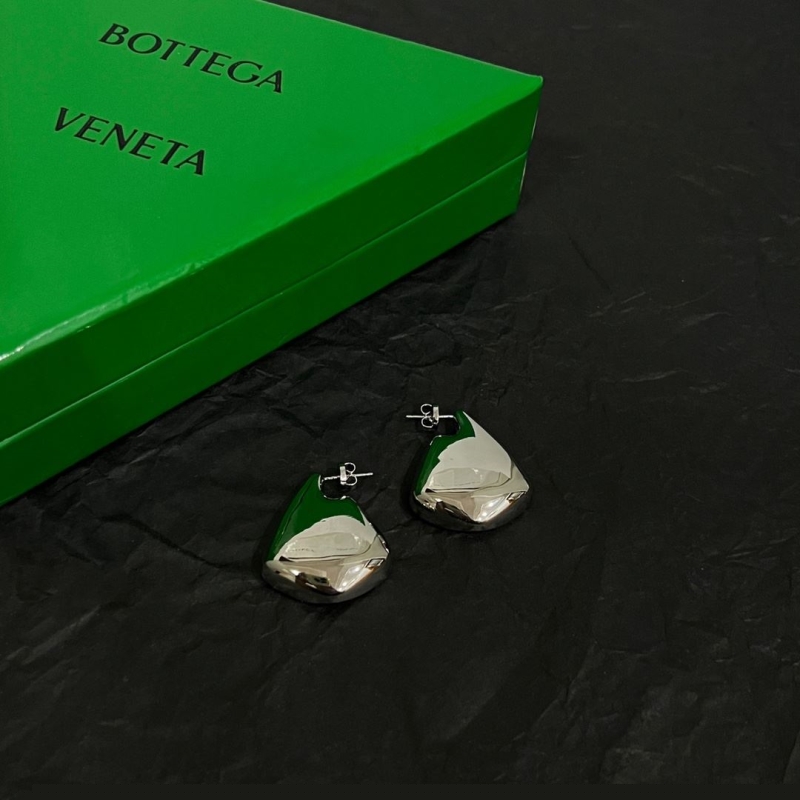 Bo*te*ga venenta earrings